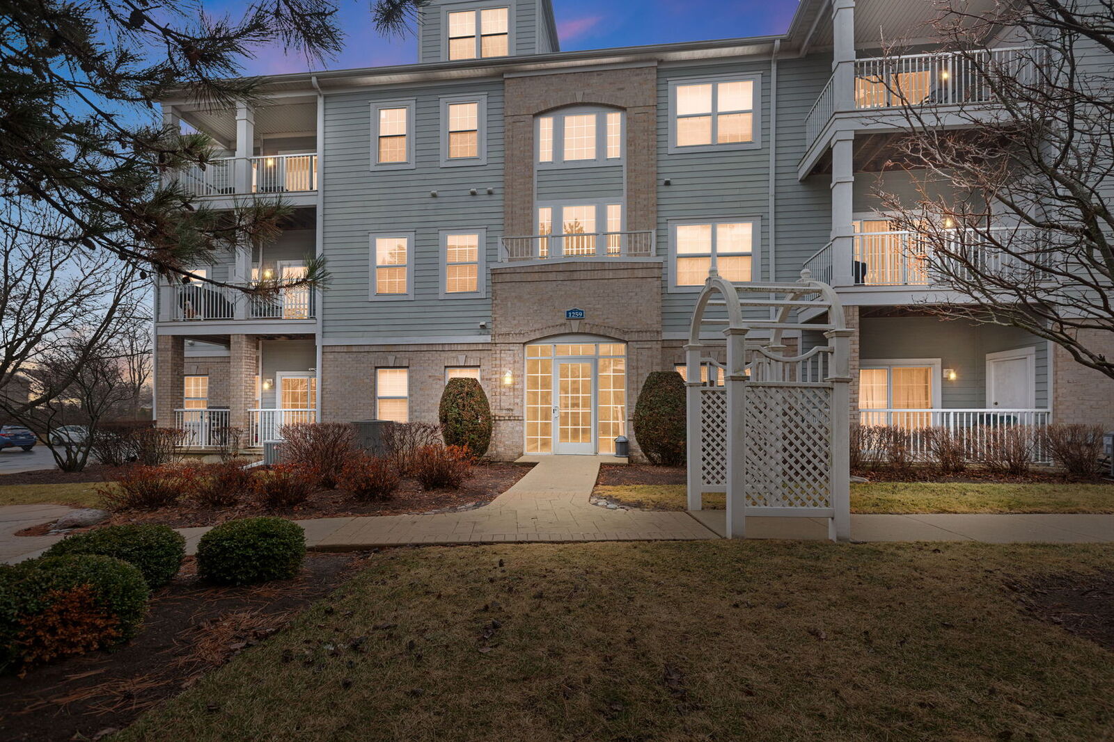 Property Photo:  1259 Lake Street 203  IL 60101 