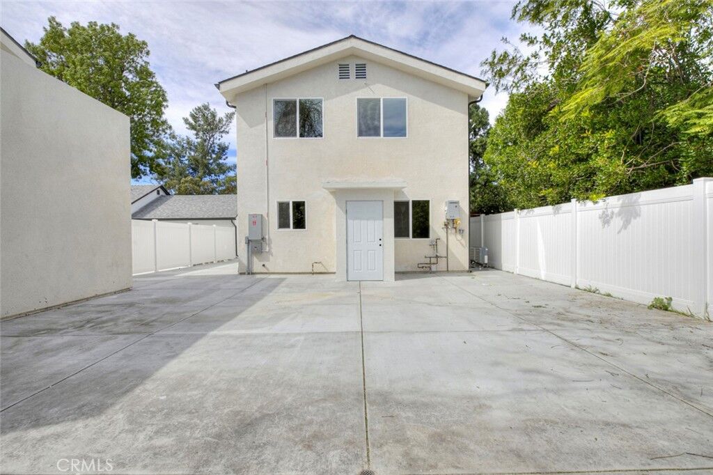 Property Photo:  7300 N Firmament Avenue  CA 91406 