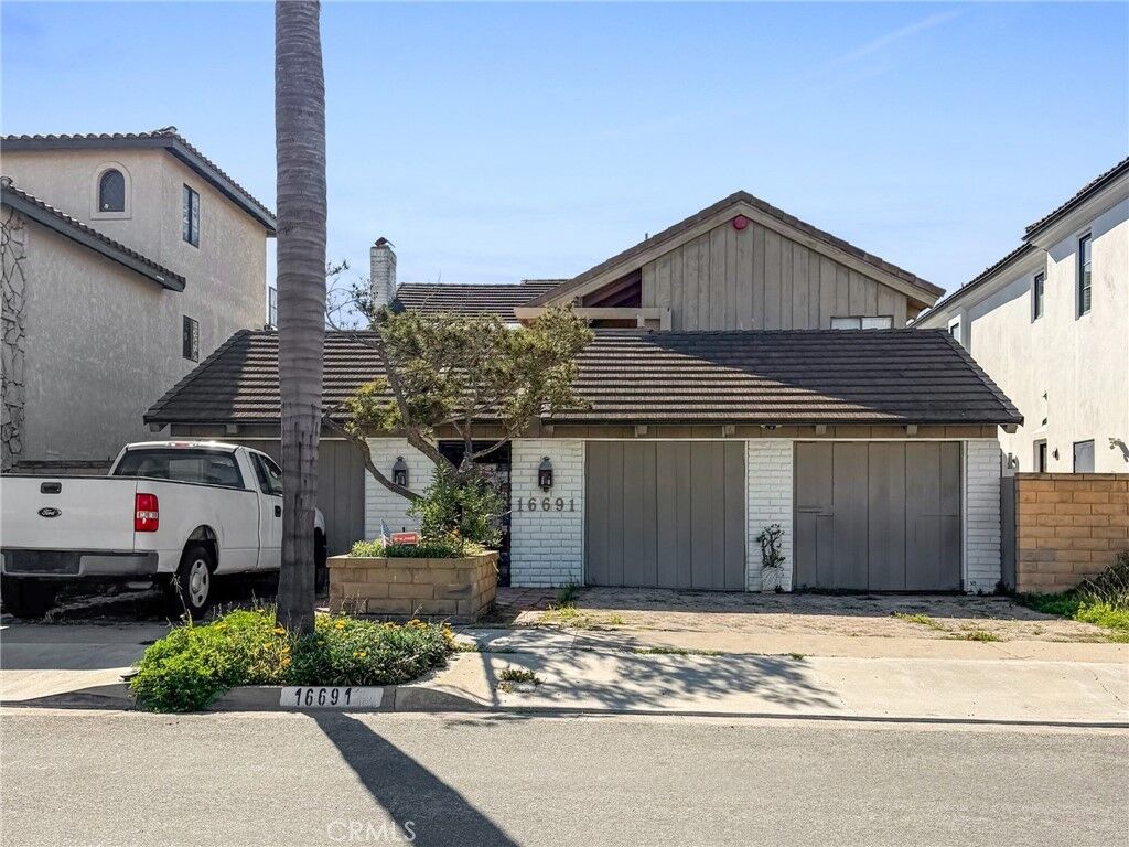 Property Photo: 16691 Carousel Lane CA 92649