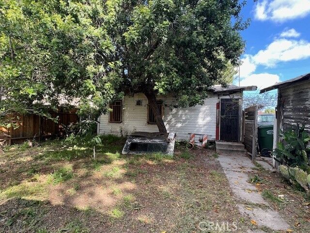 Property Photo:  328 E. Hardy St  CA 90301 