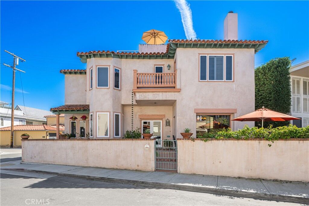 Property Photo:  130 Geneva Walk  CA 90803 