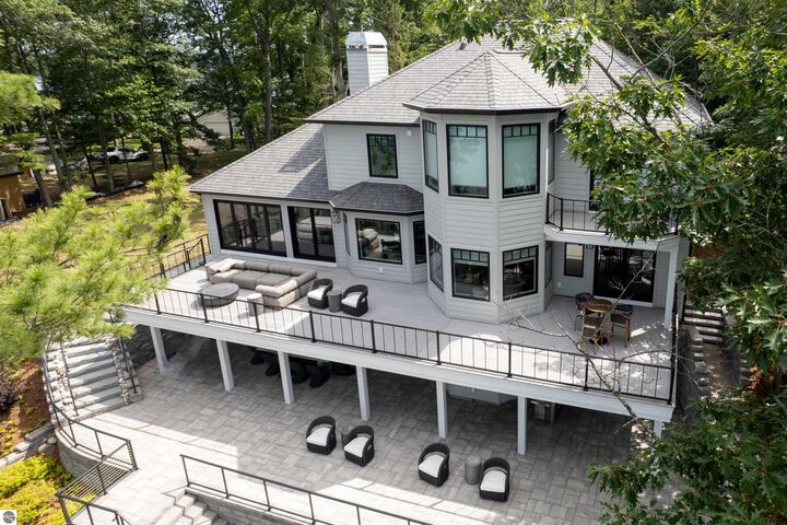 Property Photo:  5568 Lakeview Drive  MI 49643 