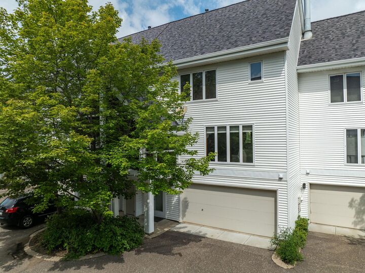 Property Photo:  921 / 923 Dartmouth Place SE  MN 55414 