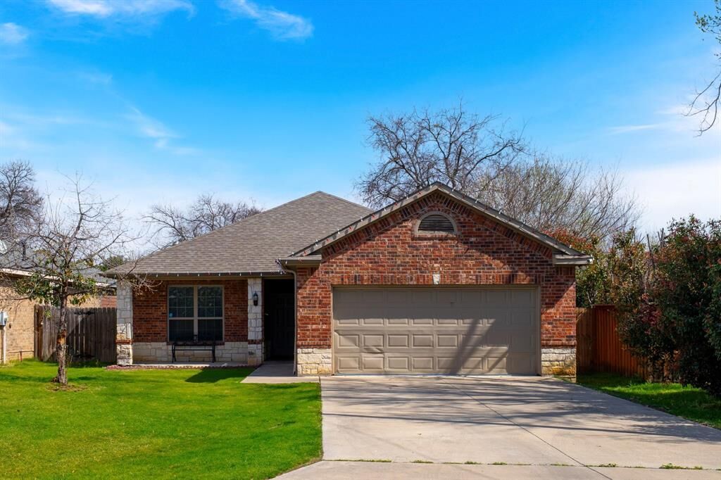 Property Photo:  210 Maltby Road  TX 75061 