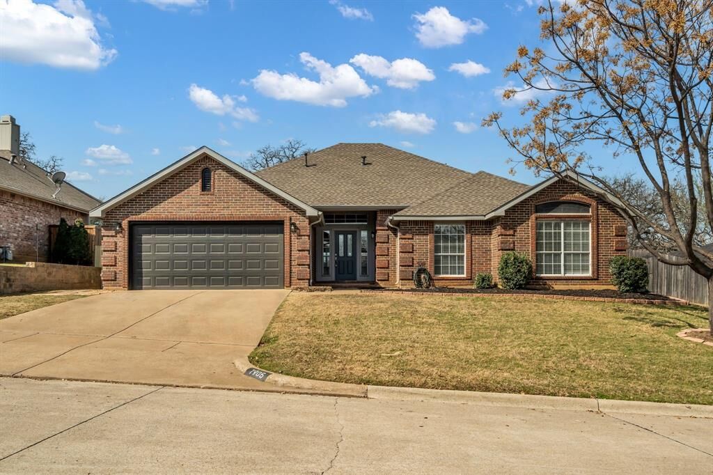 Property Photo: 7905 Ember Oaks Drive TX 76182