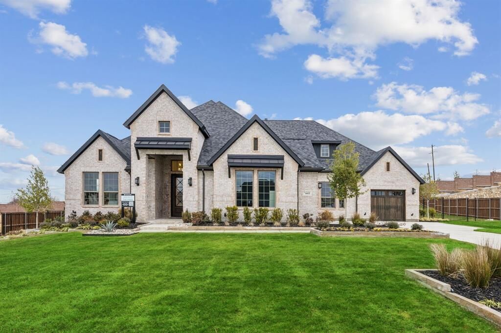 Property Photo: 401 Big Sky Circle TX 76226