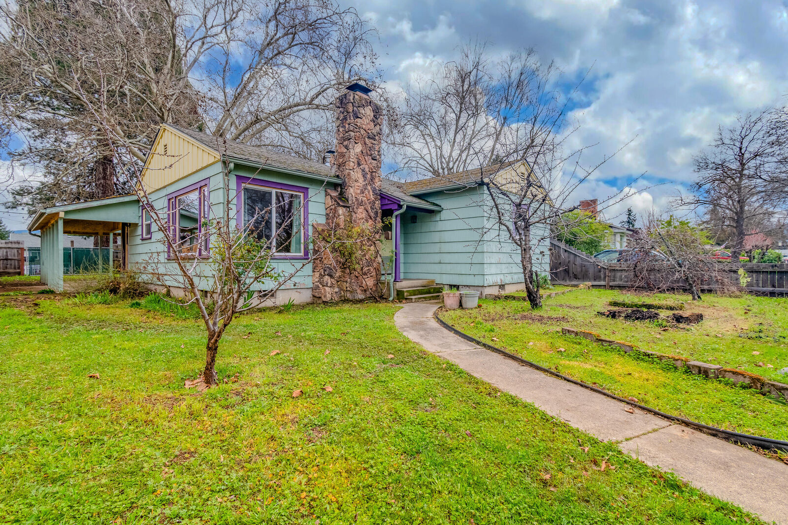 Property Photo:  915 Kenyon Street  OR 97501 