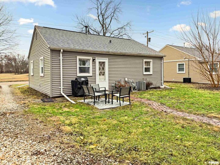 Property Photo: 660 N 9th Avenue IL 61520