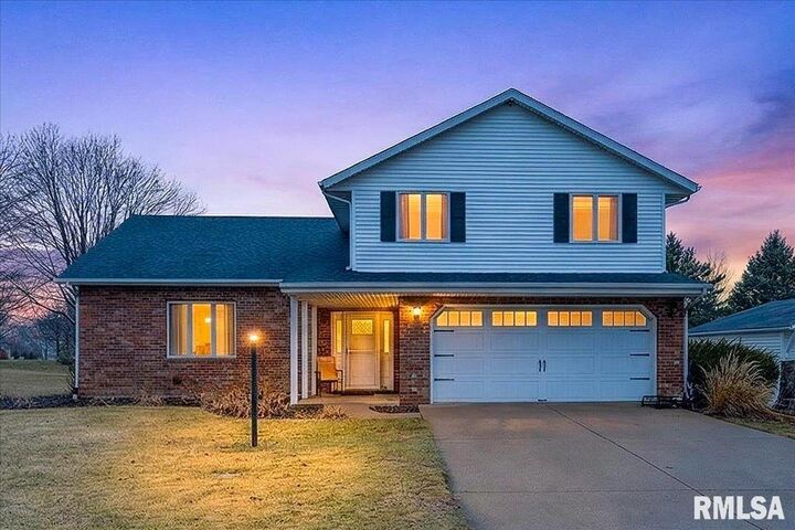 Property Photo:  1009 Highland Court  IL 61548 