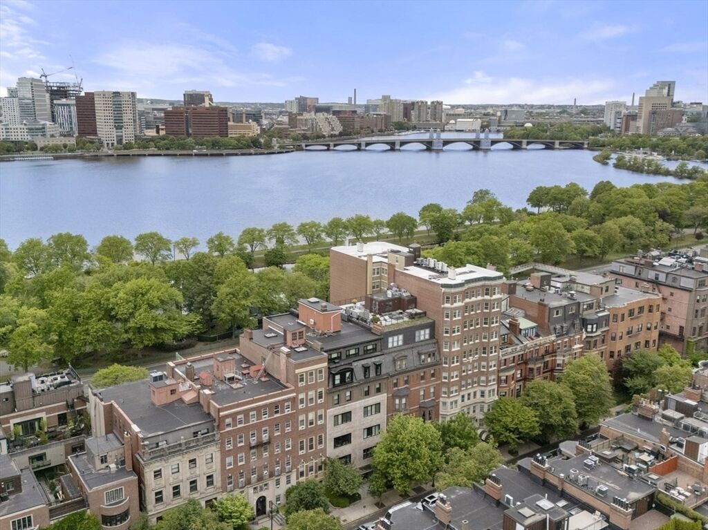Property Photo:  260 Beacon 4  MA 02116 