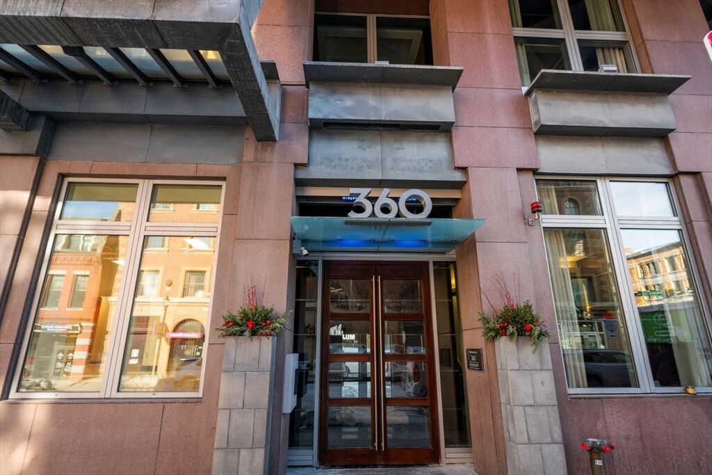 Property Photo:  360 Newbury St 402  MA 02115 