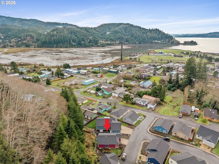 Property Photo:  606 2nd St  OR 97118 