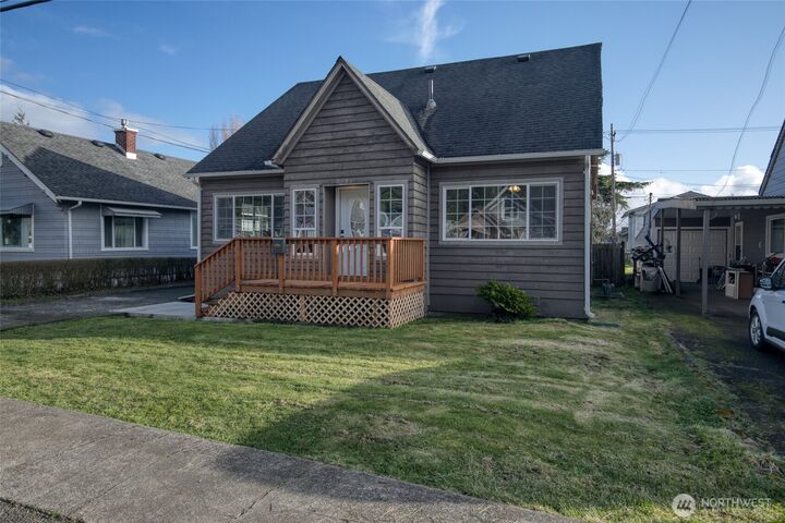 Property Photo:  2409  Cherry Street  WA 98520 