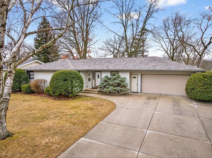Property Photo:  2306 Woodcrest Drive  WI 53901 