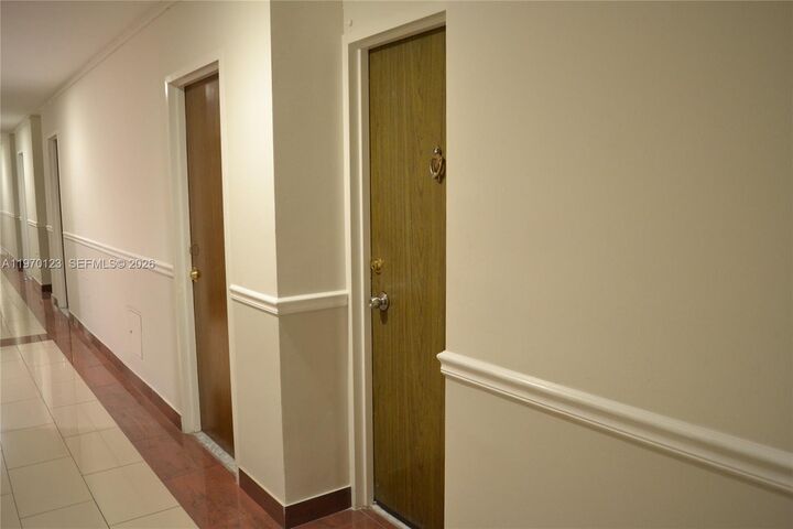 Property Photo:  2899 Collins Ave 440  FL 33140 