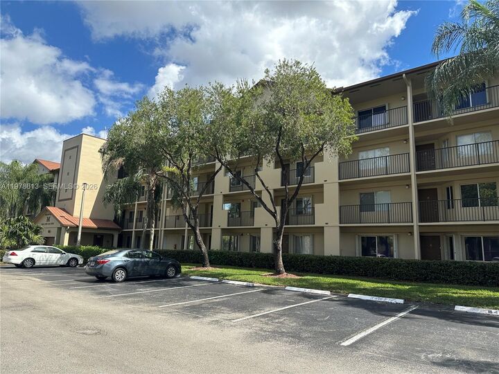 Property Photo:  901 SW 141st Ave 109M  FL 33027 