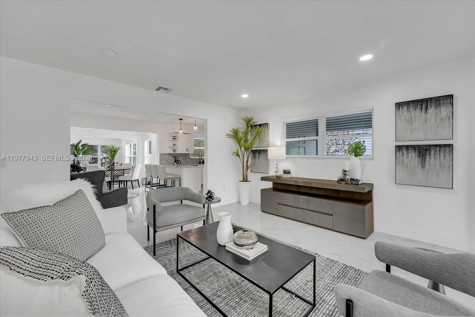 Property Photo:  20 NE 29th St  FL 33334 