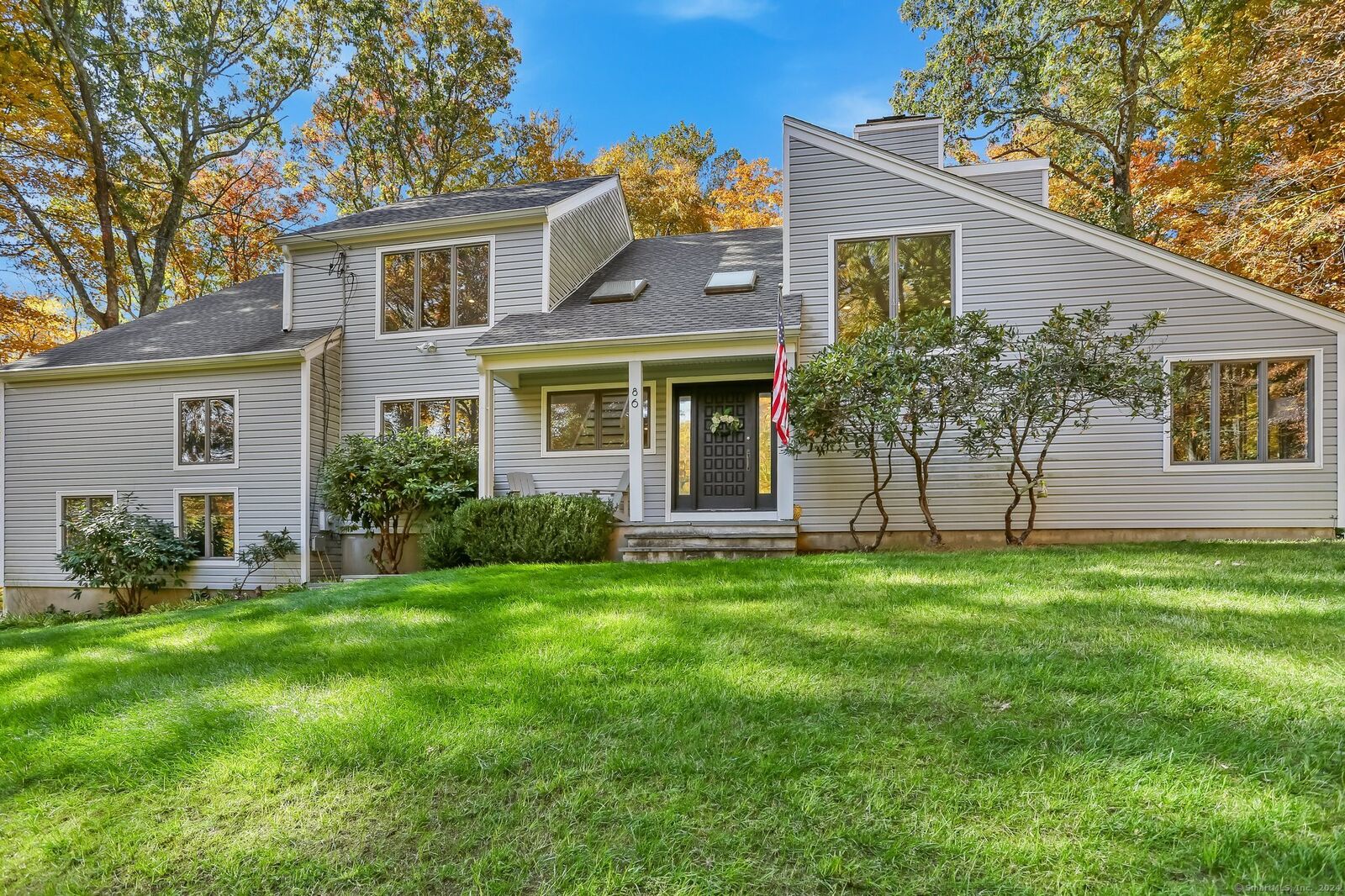 Property Photo:  86 Shady Knoll Drive  CT 06903 