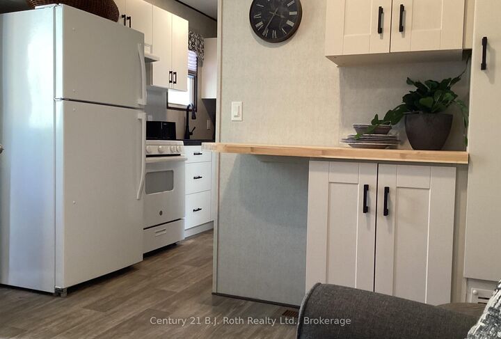 Property Photo:  719 Poplar Crescent  ON P1L 1W9 