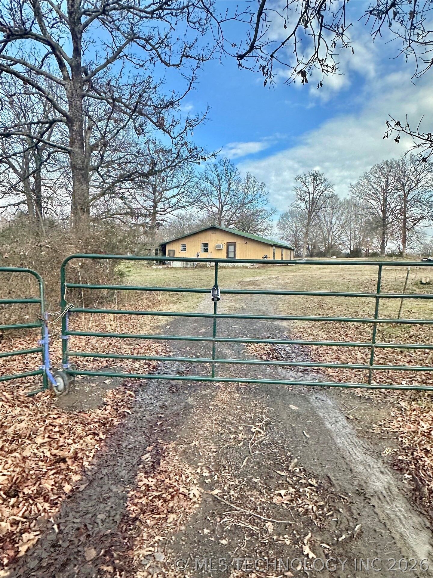 Property Photo:  18870 County Line Road  OK 74941 