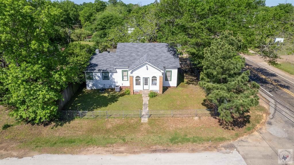 Property Photo:  1000 Nelson St.  TX 75563 