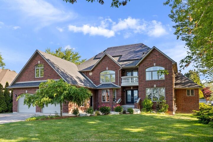 870 McRae Avenue — photo 1