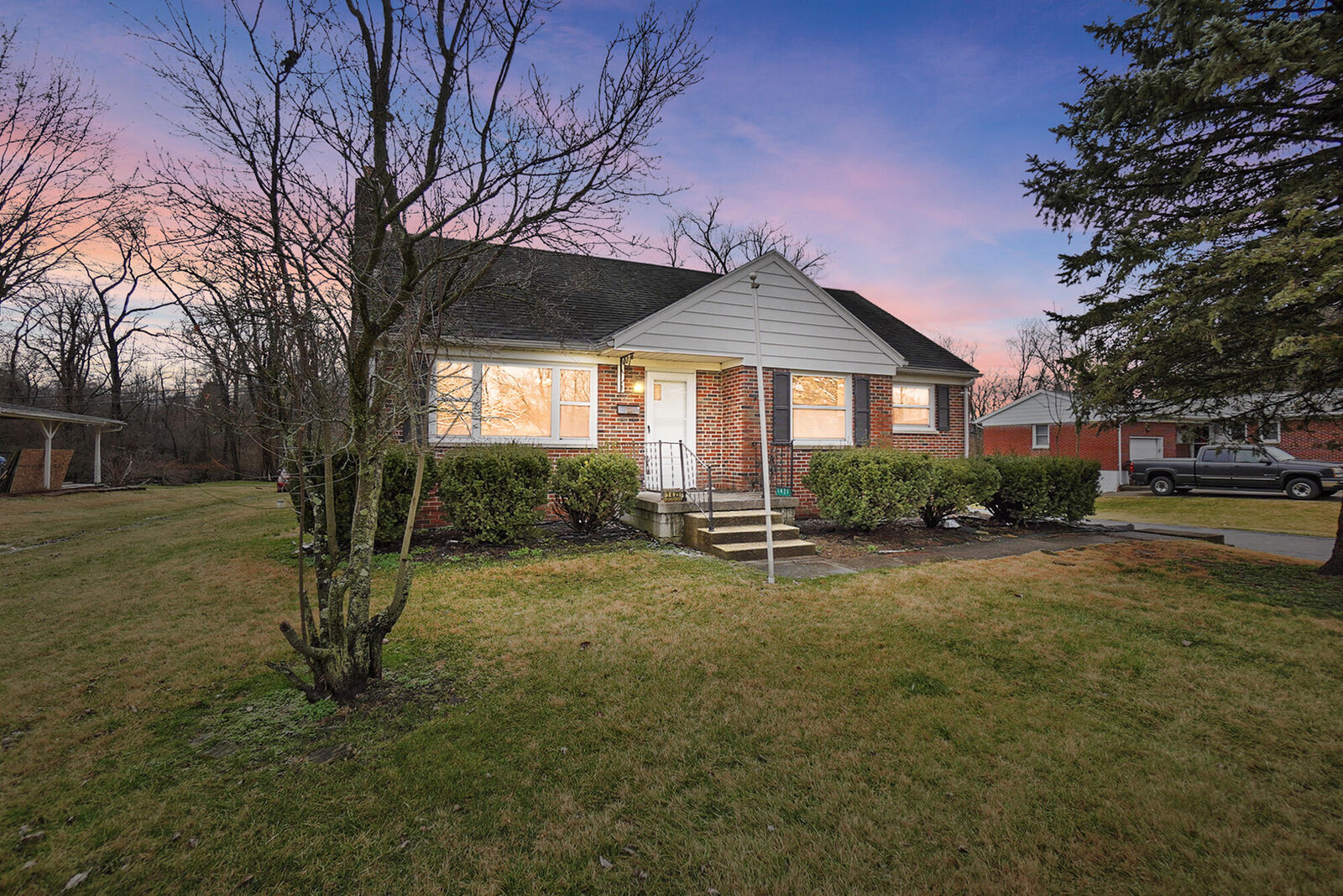 Property Photo:  1421 Seminole Avenue  OH 45506 