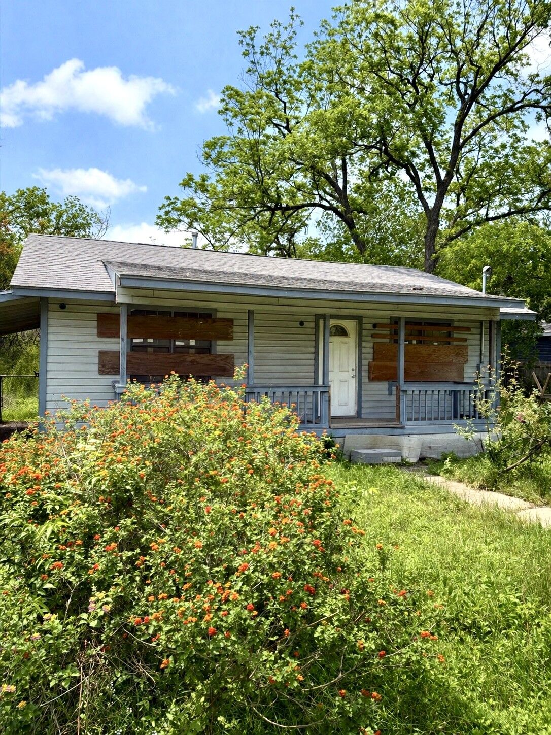 Property Photo:  407 Middle Lane  TX 78753 