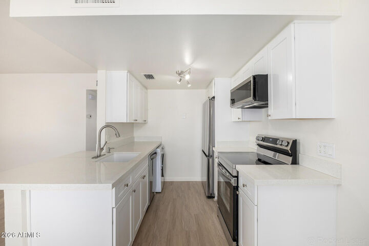 Property Photo: 14252 N Boxwood Lane AZ 85268