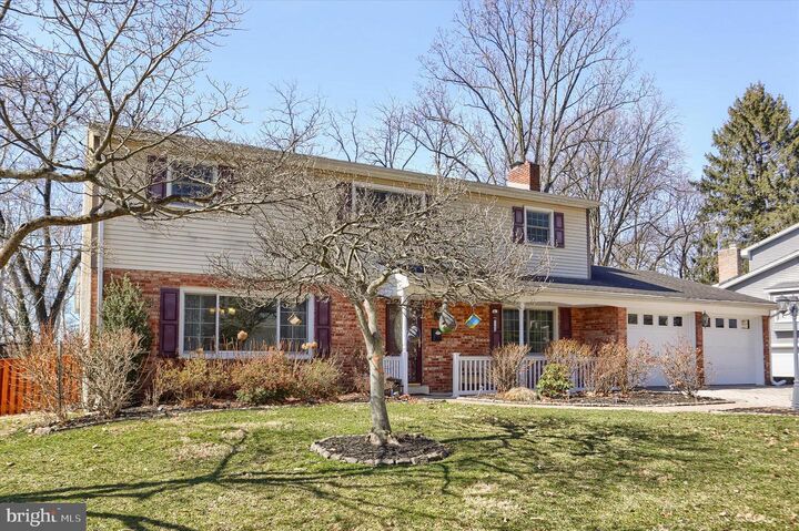 Property Photo:  232 Winding Way  PA 17011 