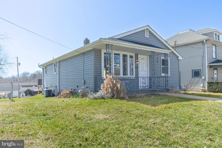 Property Photo:  282 E Broadway  PA 17356 