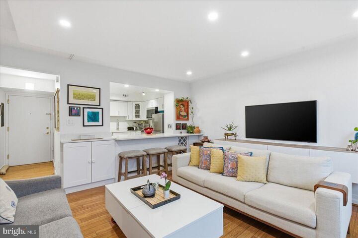 Property Photo:  2141 Wisconsin Avenue NW 202  DC 20007 