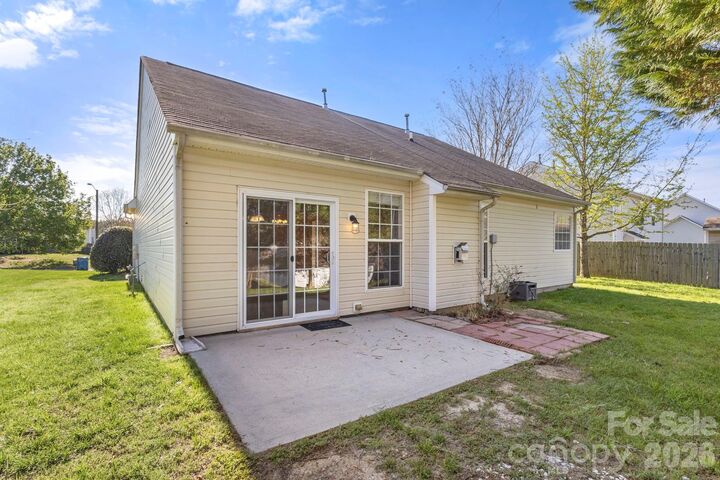 Property Photo: 5916 Eastridge Court NC 28025