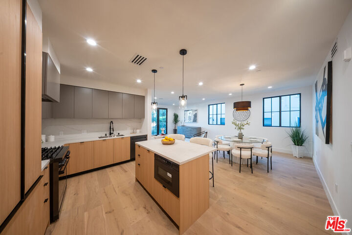 Property Photo:  10352 Riverside Dr  CA 91602 