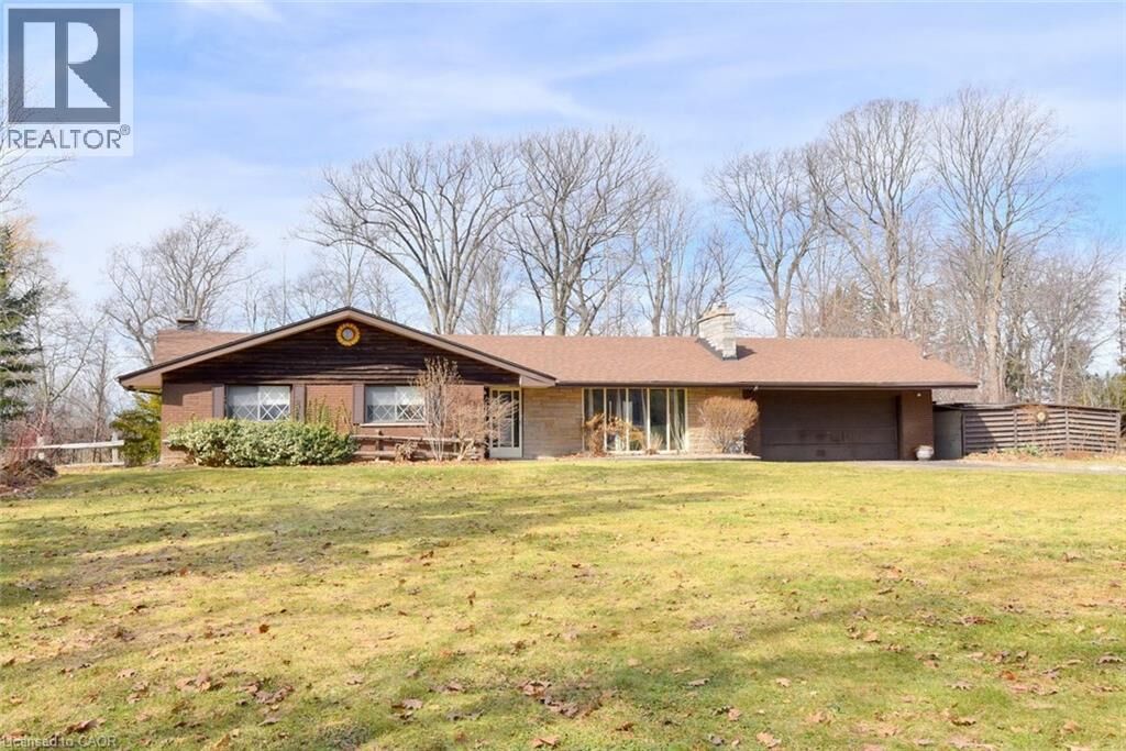 Photo de la propriété:  938 Courtland Drive  ON L9G 3L1 