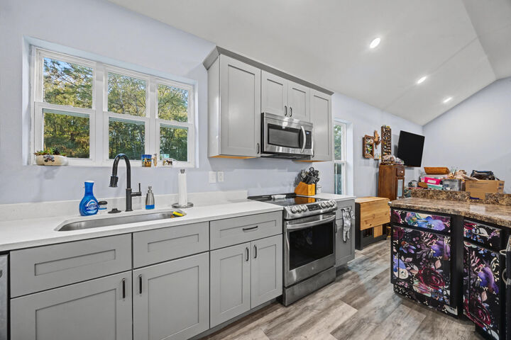 Property Photo: 255 W Renoir Road FL 32433