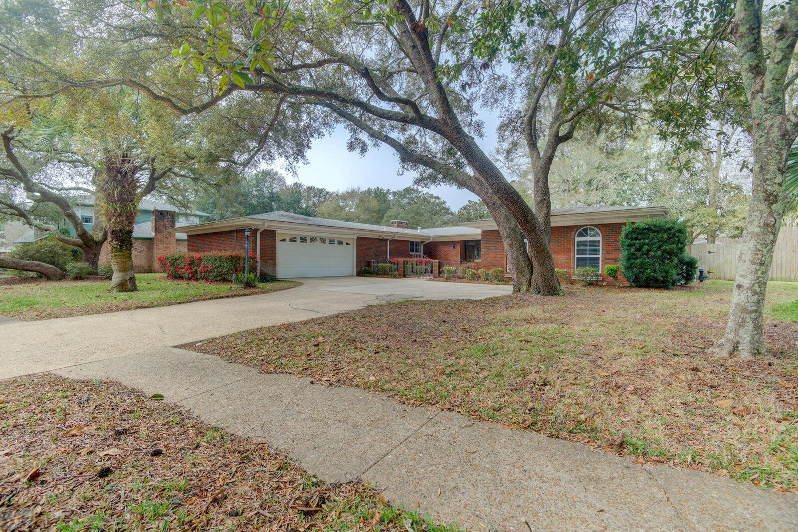 Property Photo:  613 NE Cambridge Avenue  FL 32547 