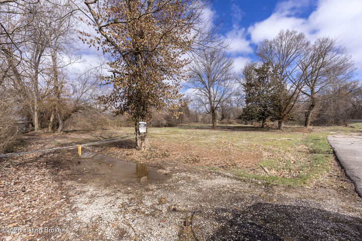 Property Photo:  5225 River Rd  KY 40222 