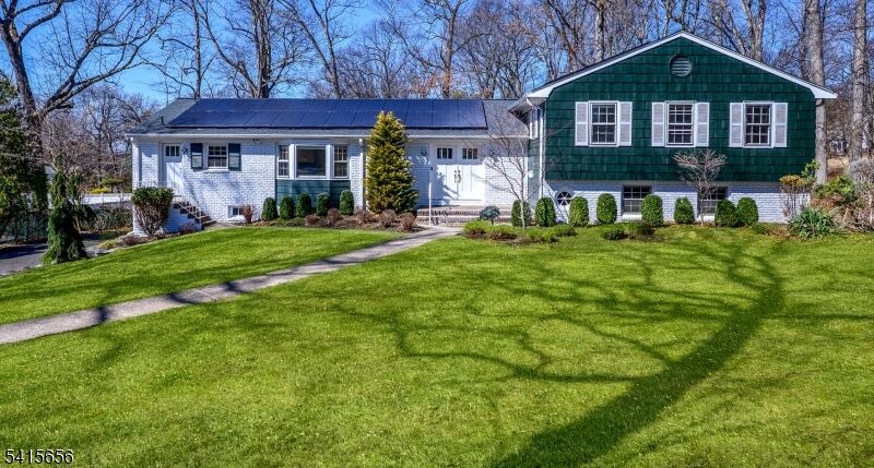 Property Photo:  3 Sylvan Ct  NJ 07039 