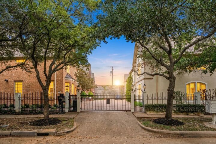 Property Photo:  5318 Fayette Street  TX 77056 