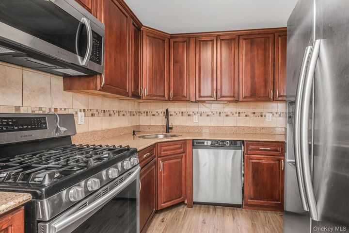 Property Photo:  2035 Central Park Avenue 1S  NY 10710 