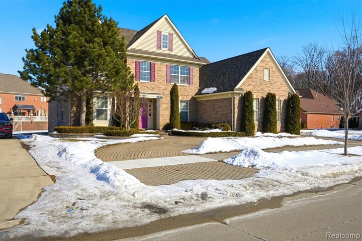 Property Photo:  42575 Silverwood Drive  MI 48314 2942 