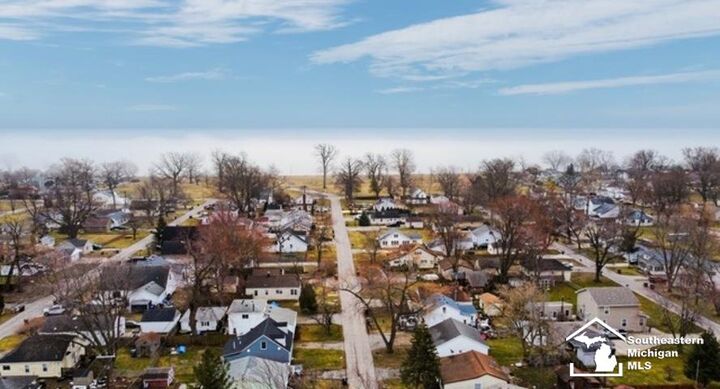 Property Photo:  3159 Maplewood Street  MI 48162 