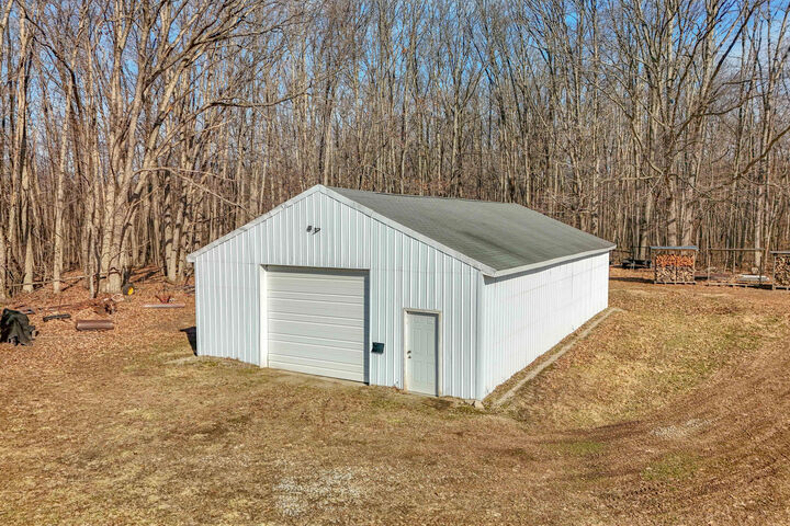 Property Photo: 2704 Woods View Drive MI 49242