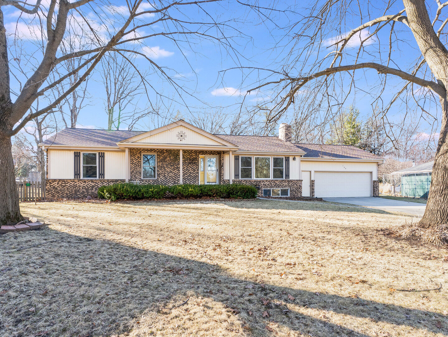 Property Photo:  109 E Oak Knoll Drive  IL 60520 