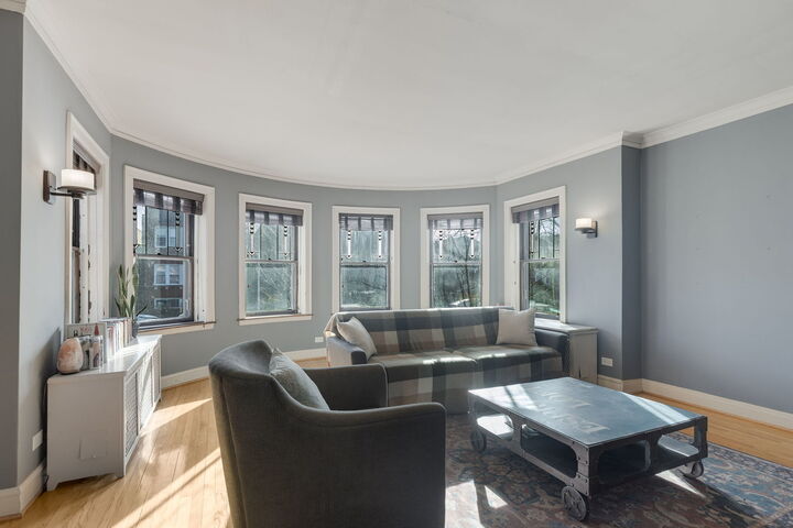 Property Photo:  6524 N Campbell Avenue  IL 60645 