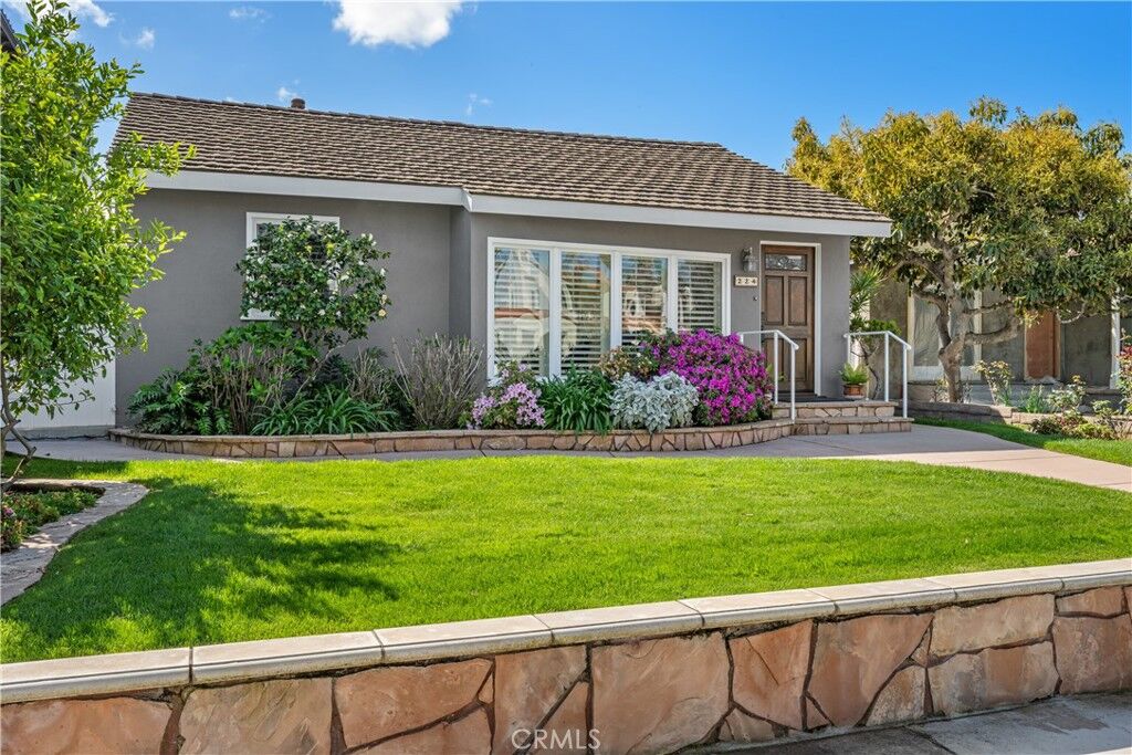 Property Photo:  224 Avenue G  CA 90277 