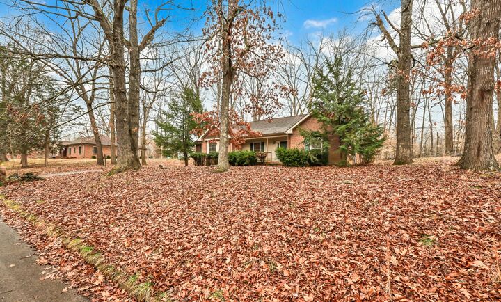 Property Photo: 930 Ridgewood Dr TN 37043