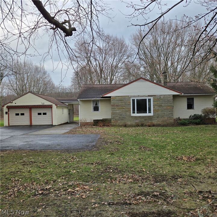 Property Photo:  38700 Johnnycake Ridge Road  OH 44094 