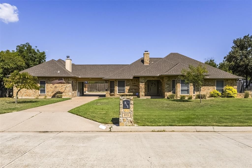 Property Photo:  813 Shady Creek Drive  TX 76060 